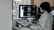 A clinician looking at a breast mammography report analysed by Lunit INSIGHT MMG